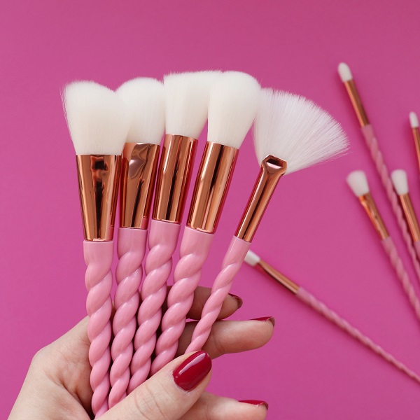 Know Your Makeup Brushes Better